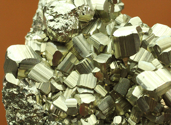 274グラムのズッシリ標本！大きな結晶体がいくつも見られる、黄鉄鉱、またの名をパイライト(pyrite)/　【ot929】