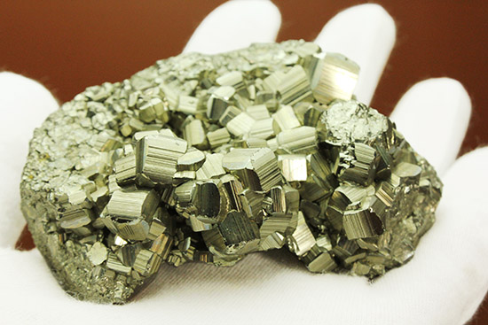 274グラムのズッシリ標本！大きな結晶体がいくつも見られる、黄鉄鉱、またの名をパイライト(pyrite)/　【ot929】