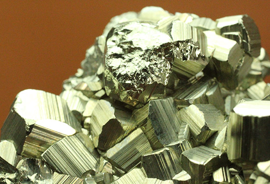 274グラムのズッシリ標本！大きな結晶体がいくつも見られる、黄鉄鉱、またの名をパイライト(pyrite)（その4）