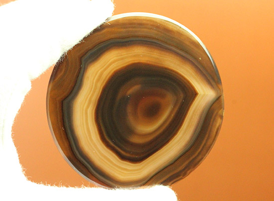 鉱物をお部屋に飾ってみませんか？透き通るブラウン調の縞メノウ標本(agate)/　【ot945】