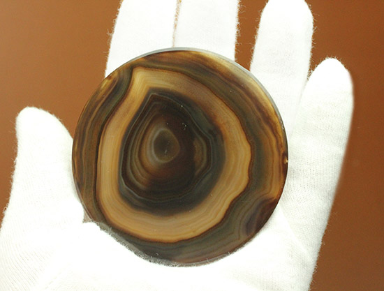 鉱物をお部屋に飾ってみませんか？透き通るブラウン調の縞メノウ標本(agate)（その5）