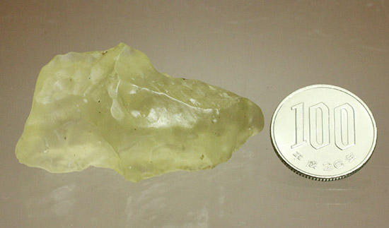 リビアの宝石！隕石衝突時に生成した天然ガラス、リビアングラス（その10）