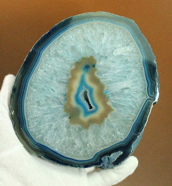 縞模様と石英の柱状結晶のコラボが見事!ブルーグラデーションのメノウ標本(Agate)(その1)
