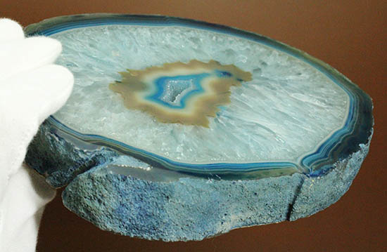 縞模様と石英の柱状結晶のコラボが見事！ブルーグラデーションのメノウ標本(Agate)/　【ot998】