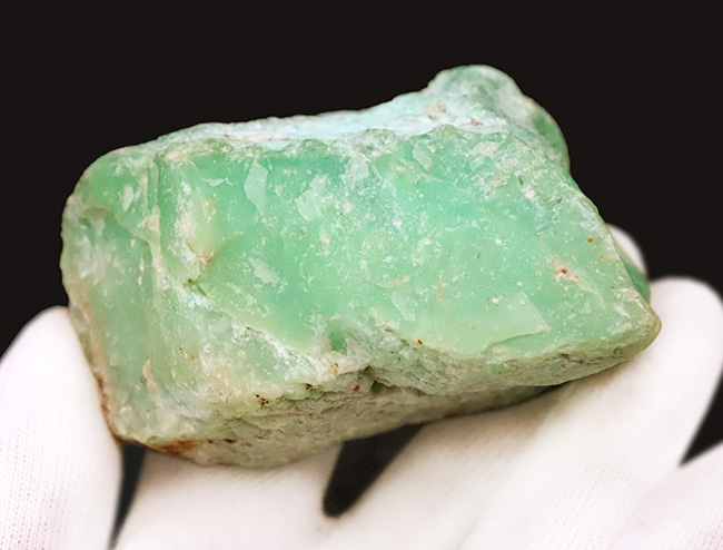 やわらかな緑を湛えた260gの大型原石。オーストラリア・クイーンズランド州産 クリソプレーズ（緑玉髄）（その4）