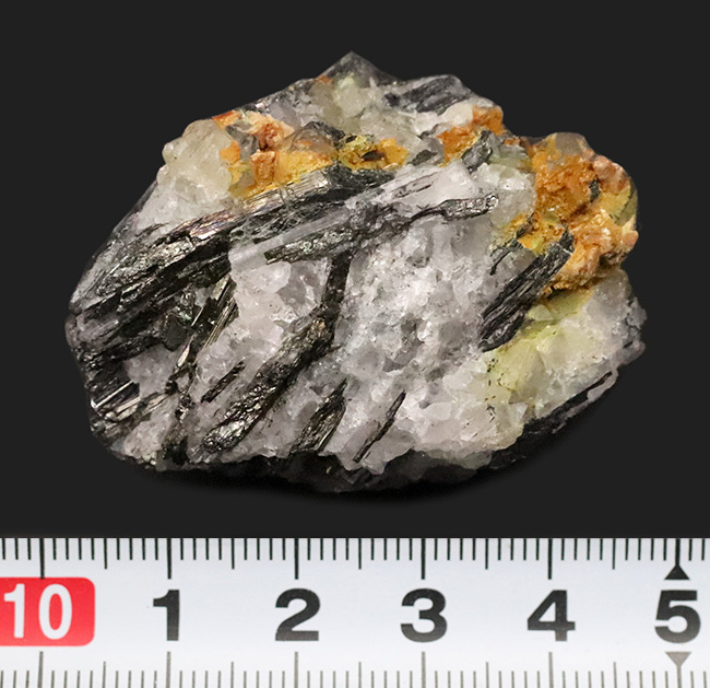 「ICHINOKAWA」愛媛県産市之川鉱山（閉山）産の希少な輝安鉱（Stibnite）（その5）