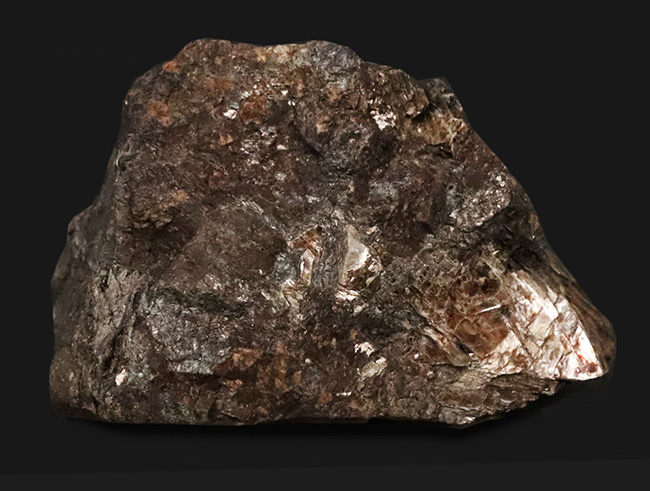 かつて日本の鉄生産を支えた岩手県仙人鉱山産の赤鉄鉱、ヘマタイト（Hematite）。黒色と銀色が混じった印象的な産状（その1）