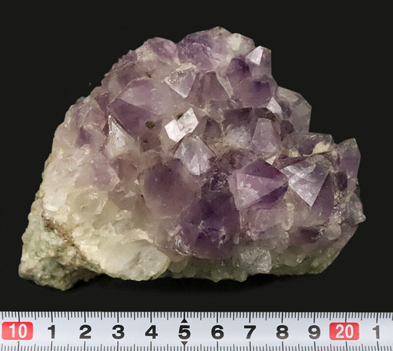10cm超え！紫・白・緑の三層の調べ。地中の環境変化が刻まれたマルチカラー・アメシスト（Amethyst）の原石（その8）