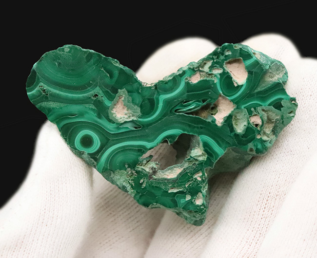 鮮やかなグリーンが際立つ、世界有数の産地・コンゴが誇るマラカイト原石（Malachite・孔雀石）（その5）
