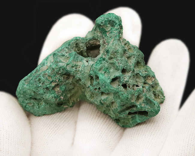 鮮やかなグリーンが際立つ、世界有数の産地・コンゴが誇るマラカイト原石（Malachite・孔雀石）（その6）