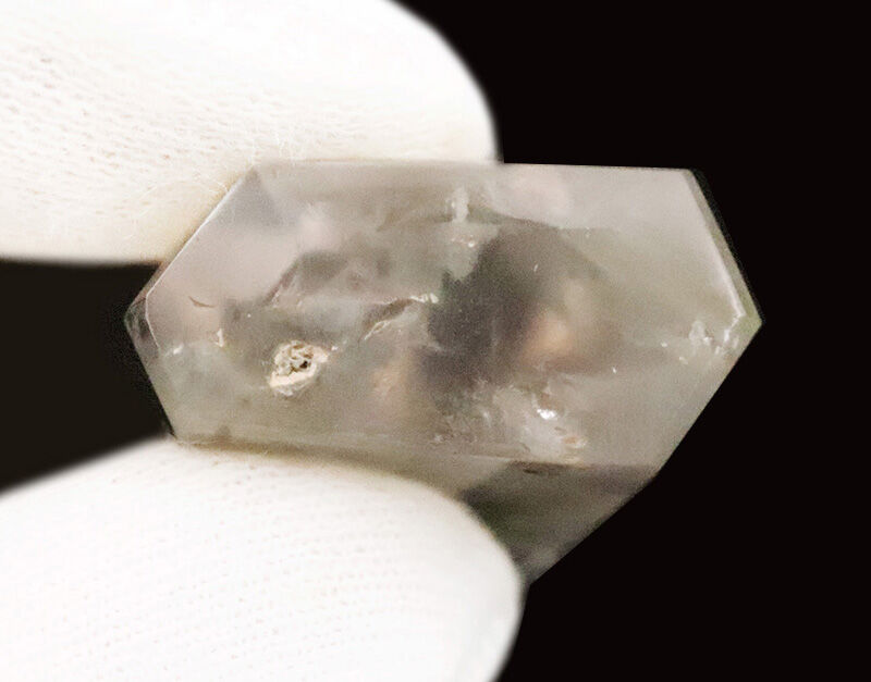鉱物王国ブラジルより。二つとして同じものがないファントム型の水晶（Quartz）（その5）