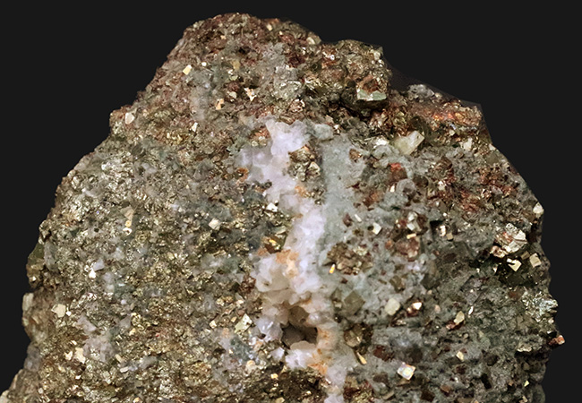 原石ならではの力強い表情…美しく輝く黄鉄鉱と太い石英脈が共存する、秋田県花岡鉱山産パイライト自然標本（その4）