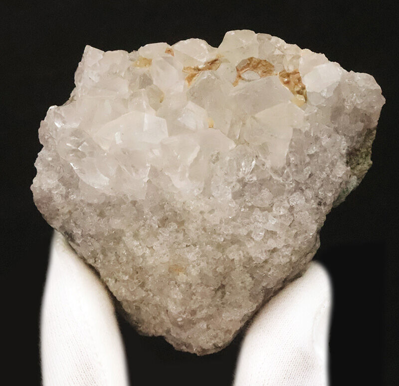大小さまざまな結晶が自生した姿が美しい…方解石（calcite）などの炭酸塩鉱物と石英が混成した鉱物標本（その2）