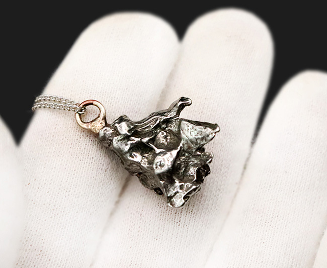 約46億年前に起源を持つとされる、最も有名な鉄隕石の一つ、カンポ・デル・シエロをあしらったペンダントトップ（シルバーチェーン＆高級ジュエリーケース付き）（その5）