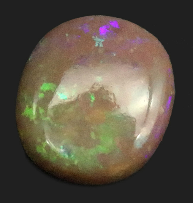 手触りの良いカボションカット … 美しい遊色を備えたプレシャスオパール（Opal）（その1）