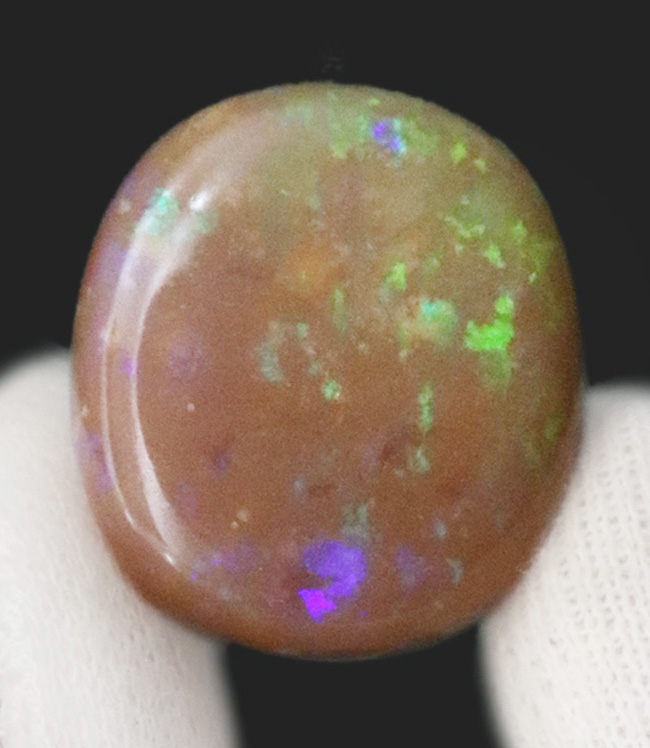 手触りの良いカボションカット … 美しい遊色を備えたプレシャスオパール（Opal）（その2）