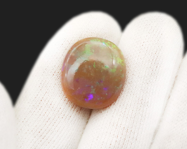 手触りの良いカボションカット … 美しい遊色を備えたプレシャスオパール（Opal）（その3）