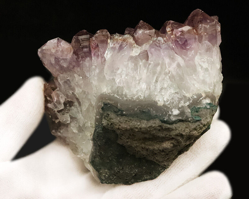自然が育てたラベンダーパープルの輝き！シャープな結晶が密集するアメシスト（Amethyst）原石クラスター（その6）
