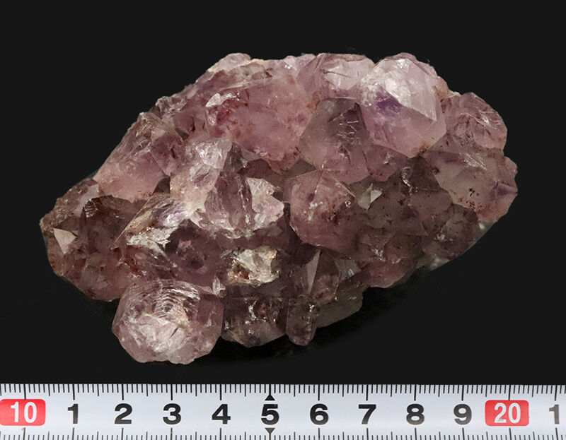 自然が育てたラベンダーパープルの輝き！シャープな結晶が密集するアメシスト（Amethyst）原石クラスター（その9）