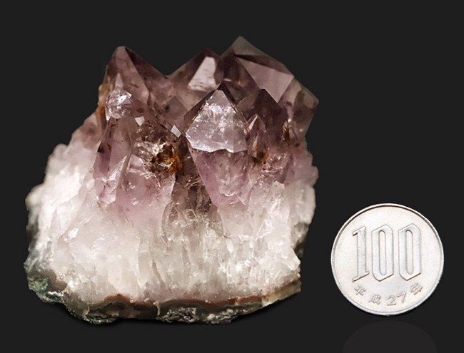 典型的な晶洞タイプ……水晶とアメシスト（Amethyst）が溶け合うように共生した、麗しい一点（その7）