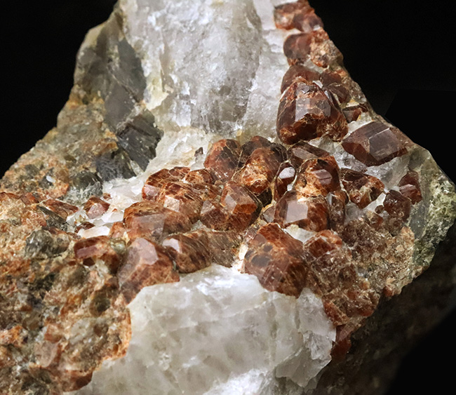 スカルン鉱床ならではの複雑な味わい！かつての日本の産業を支えた重要な神岡鉱山の閃亜鉛鉱（その1）