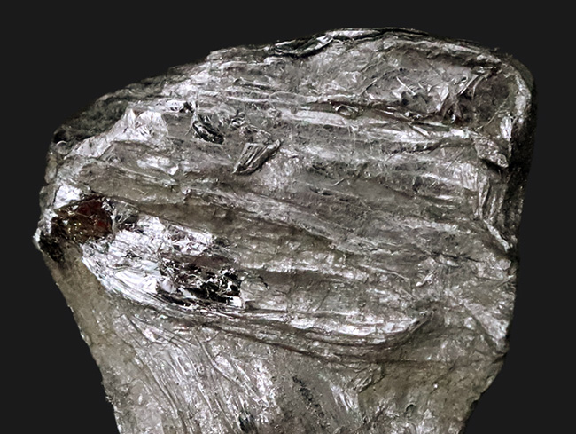 世界遺産・白川郷のほど近く、平瀬鉱山（閉山）産の高品位モリブデン（輝水鉛鉱）の天然標本（その2）