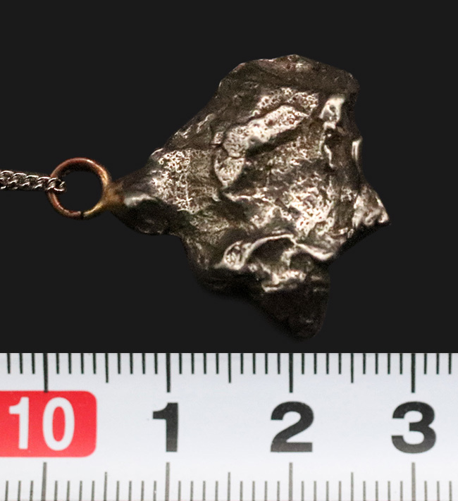 宇宙からの贈り物……隕石を身に着けてみませんか？個性的で話題性のあるアイテムをお探しの方におすすめしたい、鉄隕石「カンポ・デル・シエロ」のペンダントトップ（シルバーチェーン＆高級ジュエリーケース付き）（その5）