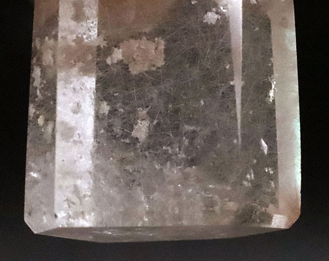 天使の髪の毛と形容される美しい鉱物!内部に金色に輝く二酸化チタンを内包した、ルチルクォーツ(Rutilated Quartz)(その2)