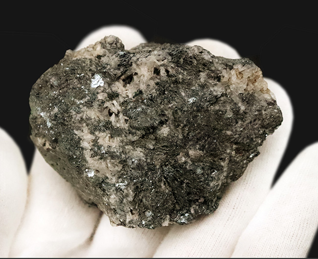 「血の石」岩手県仙人鉱山産（閉山）の赤鉄鉱（Hematite）（その4）