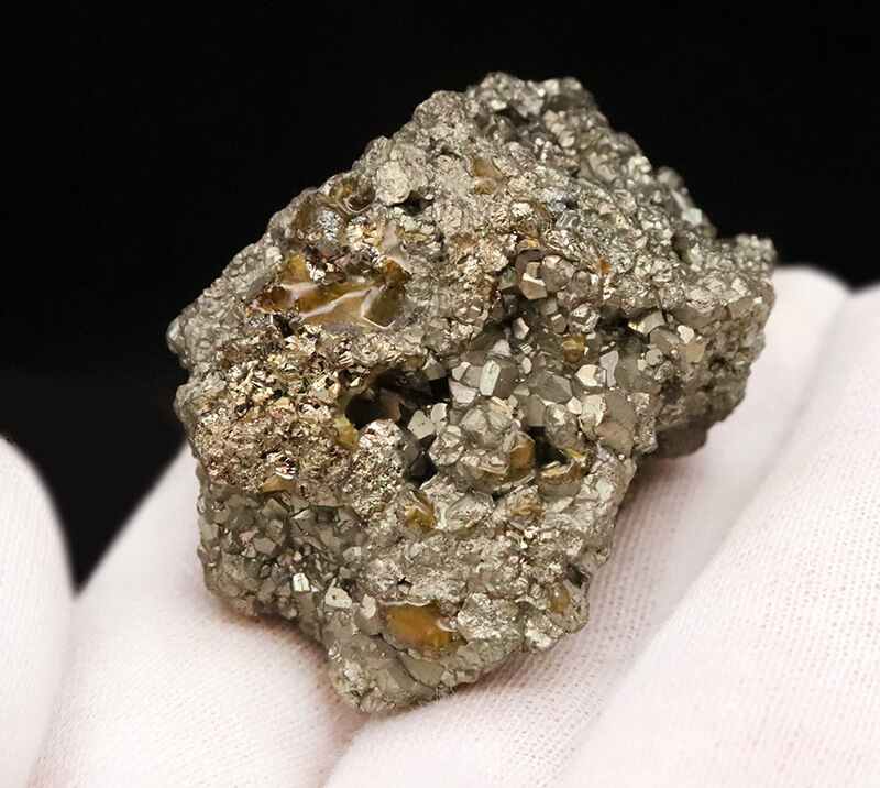 著名産地、ペルー・ワンサラ鉱山産の高品質パイライト（Pyrite）・クラスター標本（その4）