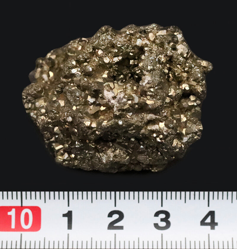 著名産地、ペルー・ワンサラ鉱山産の高品質パイライト（Pyrite）・クラスター標本（その6）