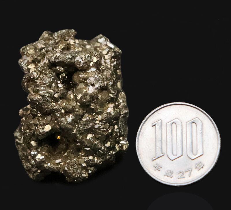 著名産地、ペルー・ワンサラ鉱山産の高品質パイライト（Pyrite）・クラスター標本（その7）