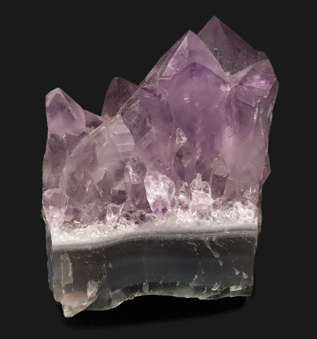 机上に、時を閉じ込めた紫の洞窟はいかが?ブラジル産ジオード型・天然アメジスト(Amethyst)(その1)