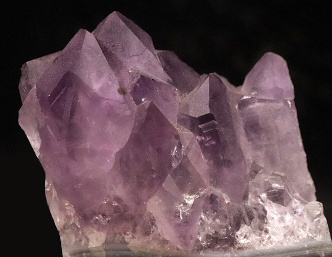 机上に、時を閉じ込めた紫の洞窟はいかが?ブラジル産ジオード型・天然アメジスト(Amethyst)(その2)