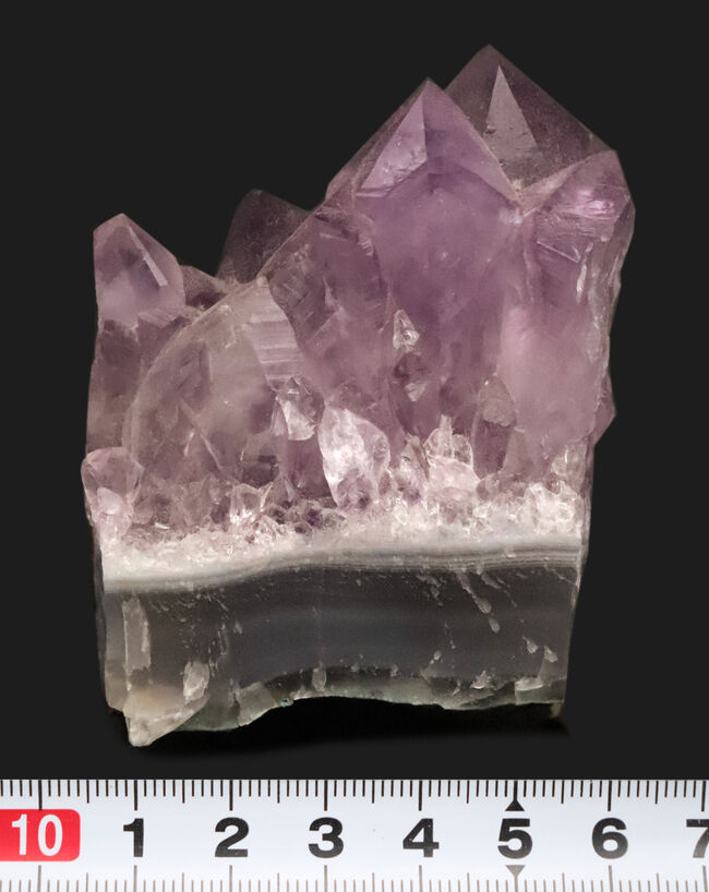 机上に、時を閉じ込めた紫の洞窟はいかが?ブラジル産ジオード型・天然アメジスト(Amethyst)(その5)