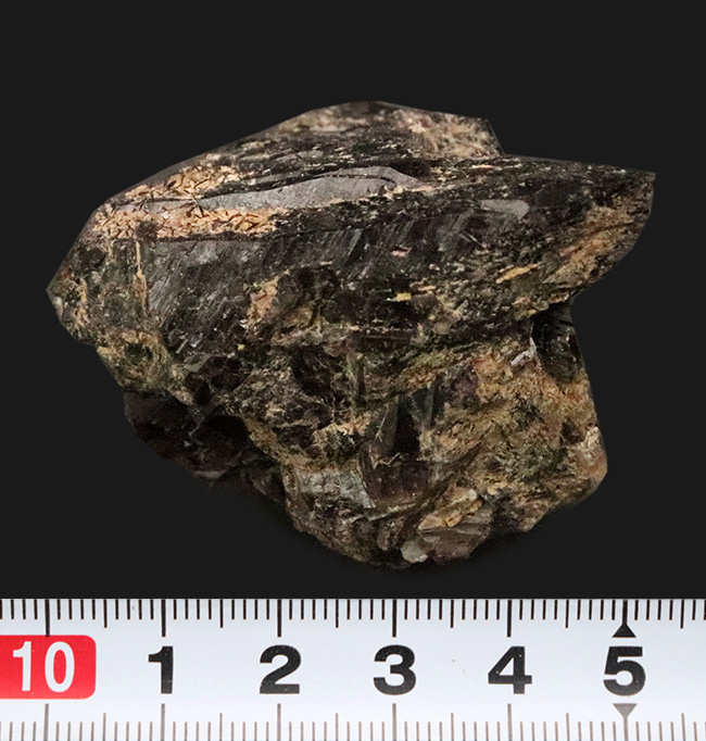 斧のような鋭さと力強さを持った、鋭い稜線が特徴の宮崎県高千穂産 斧石（Axinite）（その6）