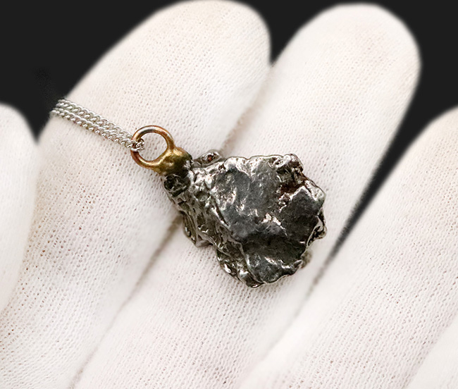 宇宙からの贈り物!約5000年前に地球へ降り注いだ、ロマンあふれる鉄隕石……カンポ・デル・シエロ(Campo del Cielo)を用いたペンダントトップ(シルバーチェーン・高級ジュエリーケース付き)(その4)
