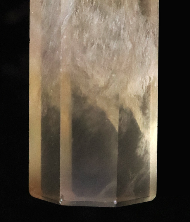 観賞用鉱物の定番アイテム、イエローフローライト(Fluorite)カット標本(その2)