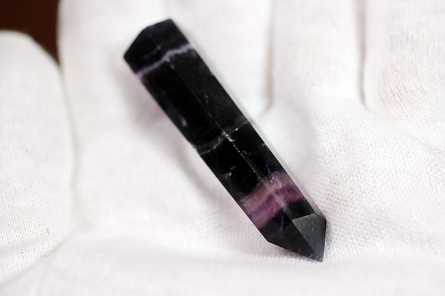紫の濃淡を楽しめる鉱物、フローライト(fluorite)(その6)