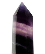 紫の濃淡を楽しめる鉱物、フローライト（fluorite）