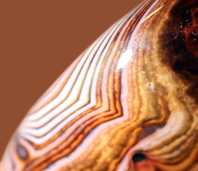 これぞ縞瑪瑙!細線が多数入ったマダガスカル産メノウ(Agate)(その11)