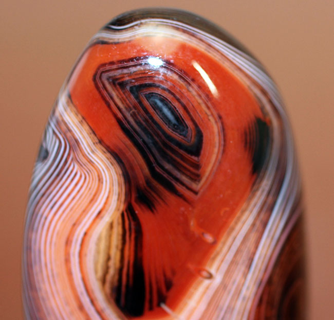 これぞ縞瑪瑙!細線が多数入ったマダガスカル産メノウ(Agate)(その2)