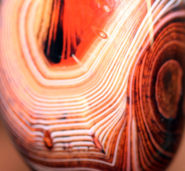 これぞ縞瑪瑙!細線が多数入ったマダガスカル産メノウ(Agate)(その3)