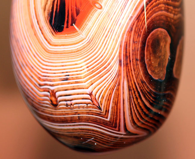 これぞ縞瑪瑙!細線が多数入ったマダガスカル産メノウ(Agate)(その4)