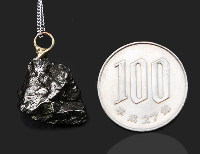 隕石を身に着けてみませんか？アルゼンチン・チャコ州に落下した鉄隕石、カンポ・デル・シエロ（Campo del Cielo）を使ったペンダントトップ（シルバーチェーン、高級ジュエリーケース付き）（その6）