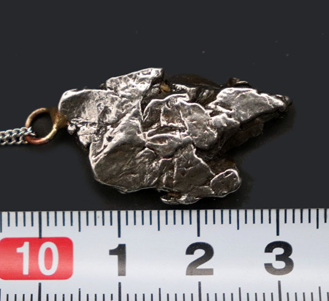 ３センチ級！約４０００年前に空を赤く染めた鉄隕石、カンポ・デル・シエロ（Campo del Cielo）を使ったペンダントトップ（シルバーチェーン、高級ジュエリーケース付き）（その6）
