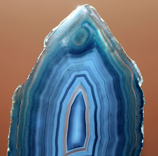 目のさめるような青で彩られたブラジル産天然メノウ（Agate）（その2）