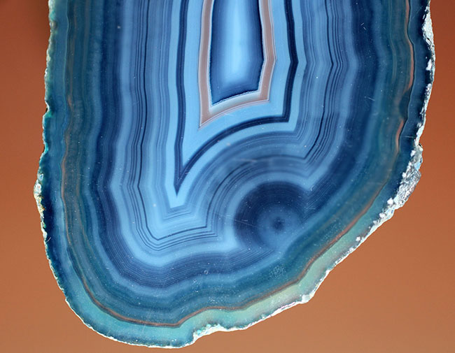 目のさめるような青で彩られたブラジル産天然メノウ（Agate）（その3）
