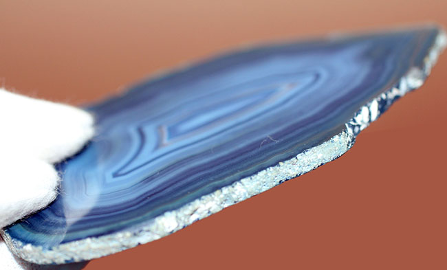 目のさめるような青で彩られたブラジル産天然メノウ（Agate）（その8）