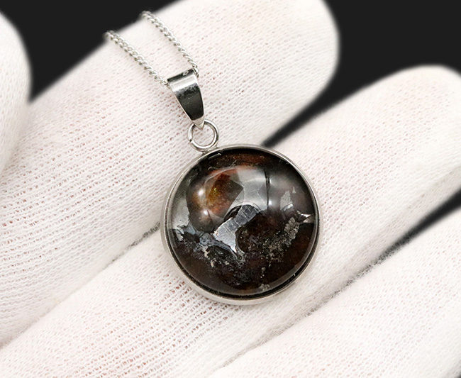 隕石を封じ込めたような演出が素敵！セリコ・パラサイト隕石を使った